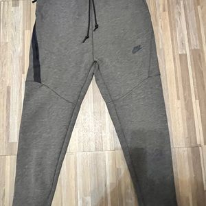 Nike tech fleece pants